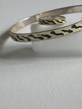 Vintage Zebra Print Enamel Bangle Bracelet & Matching Ring Set Gold Tone‎ Y2K